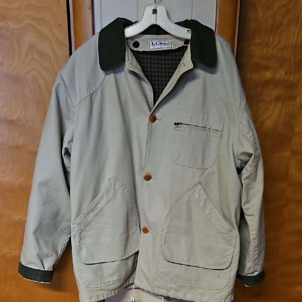 L.L. Bean Men's Lightweight Tan Shirt Jacket with Dark Green Collar